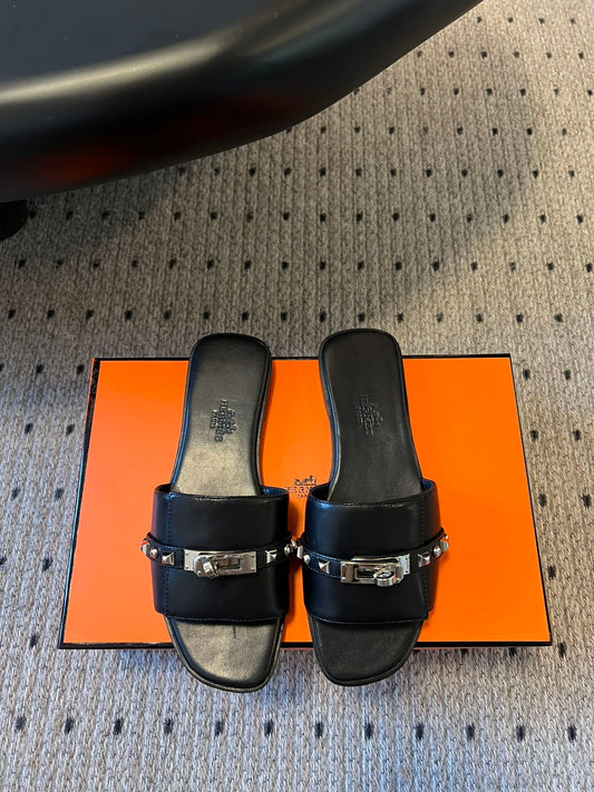 GIULIA FLAT SANDAL IN BLACK CALFSKIN