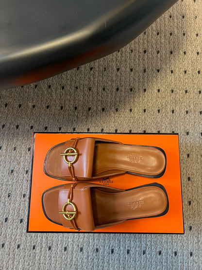 ILOT FLAT SANDAL IN BRONZE BROWN CALFSKIN