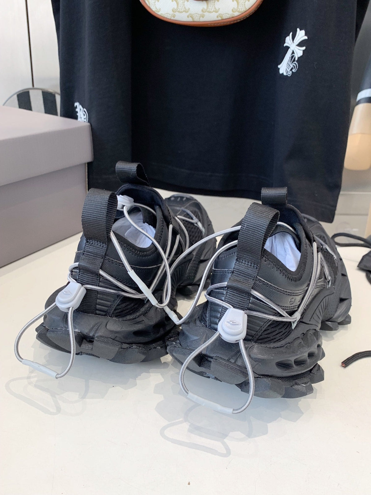 HIKE SNEAKER IN BLACK MESH, POLYURETHANE AND POLYESTER