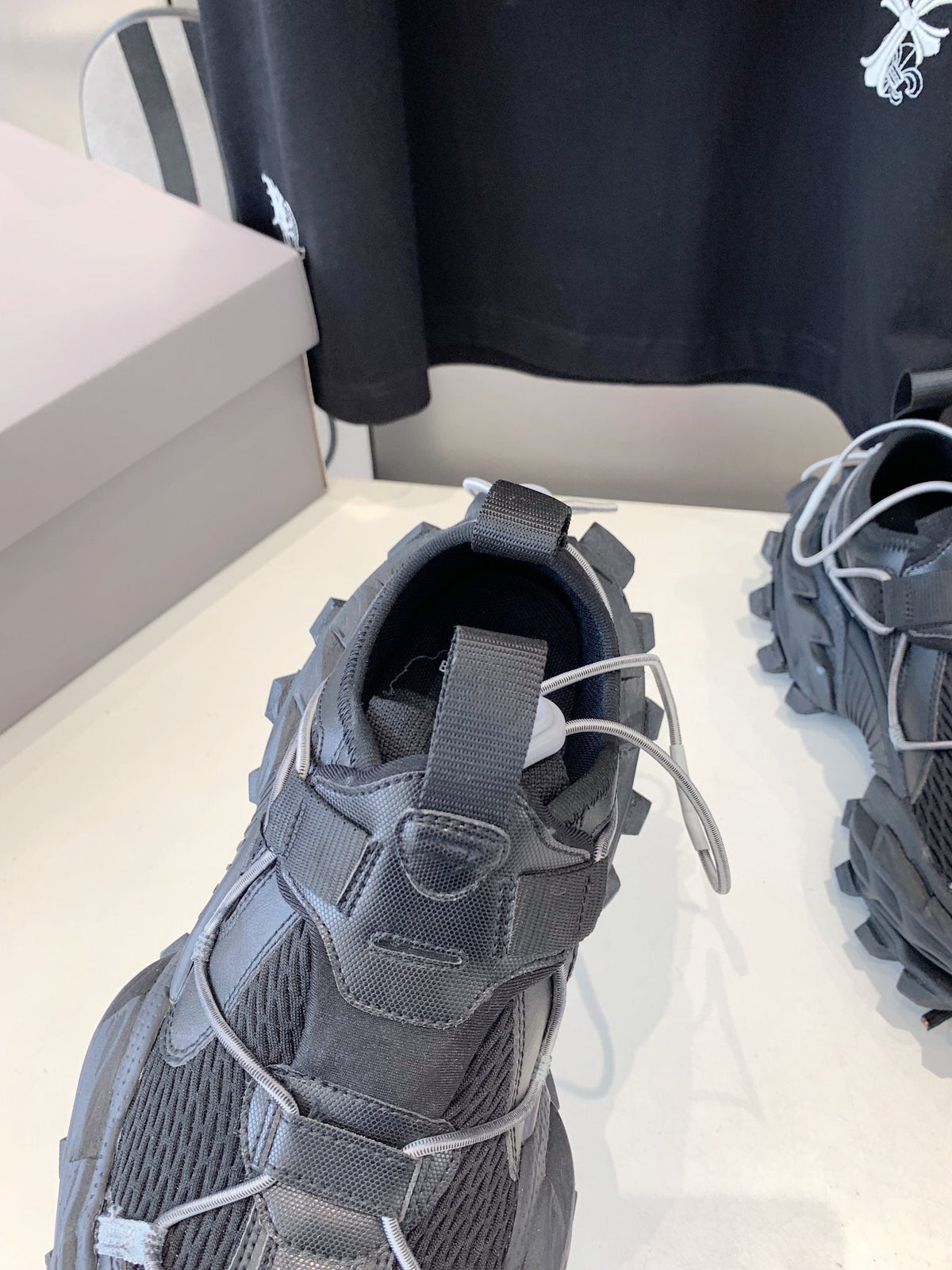 HIKE SNEAKER IN BLACK MESH, POLYURETHANE AND POLYESTER