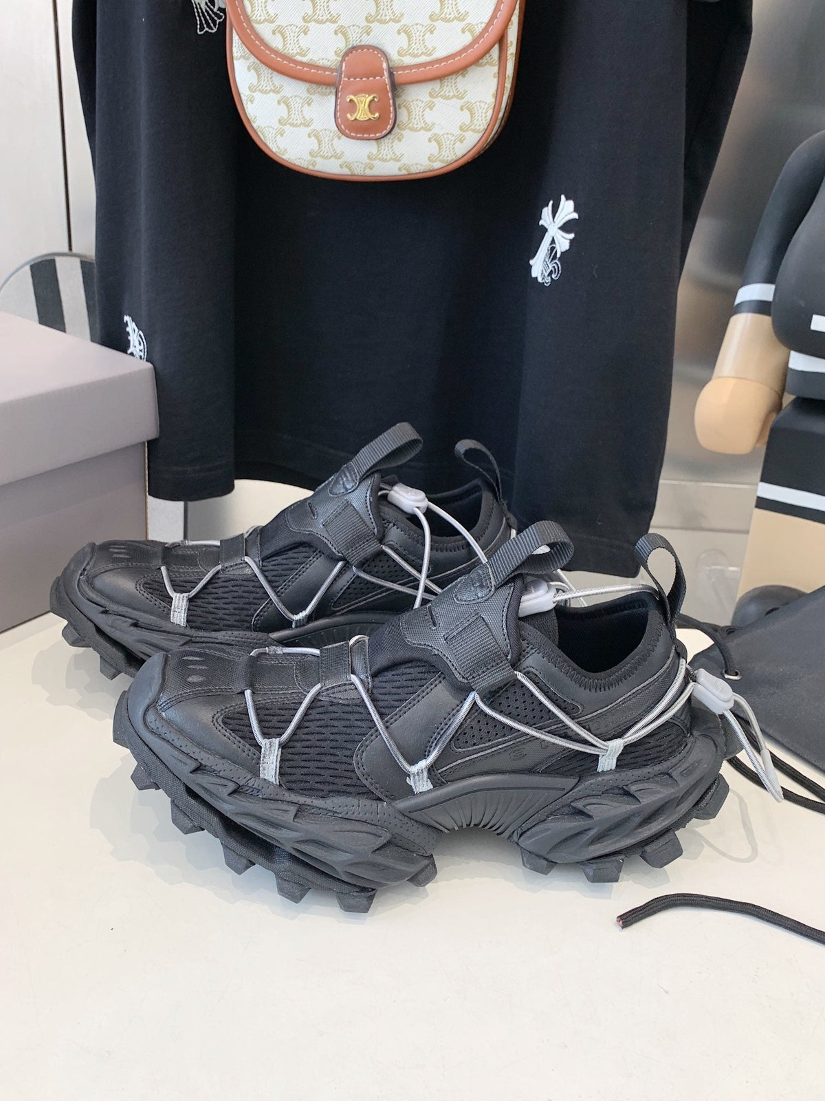 HIKE SNEAKER IN BLACK MESH, POLYURETHANE AND POLYESTER