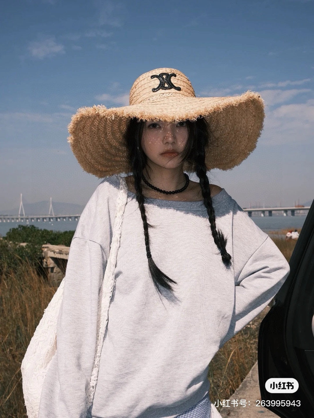 WIDE BRIM HAT MODEL 650341 IN NATURAL RAFFIA STRAW