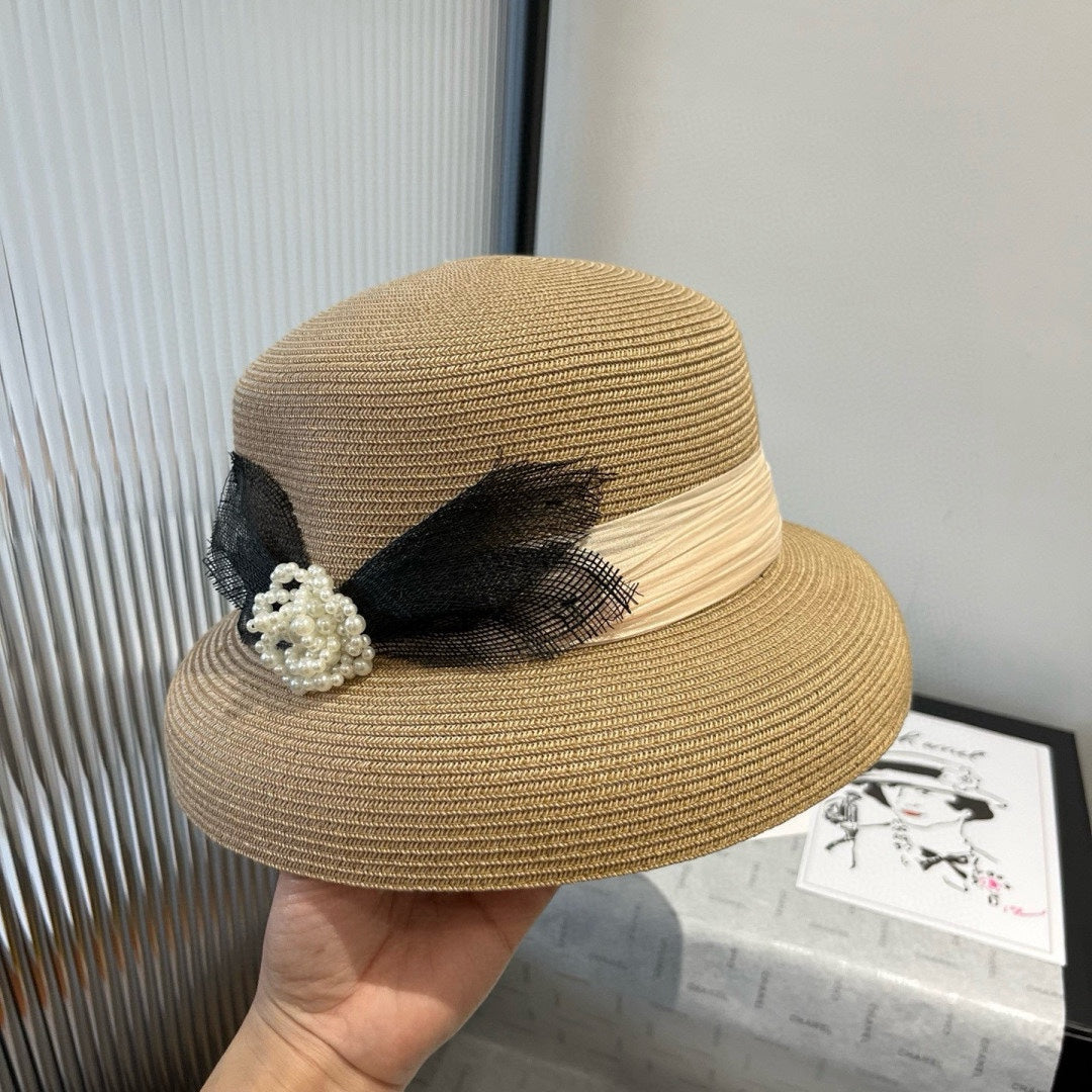 SMALL BRIM HAT MODEL 650348 IN BEIGE WOVEN STRAW