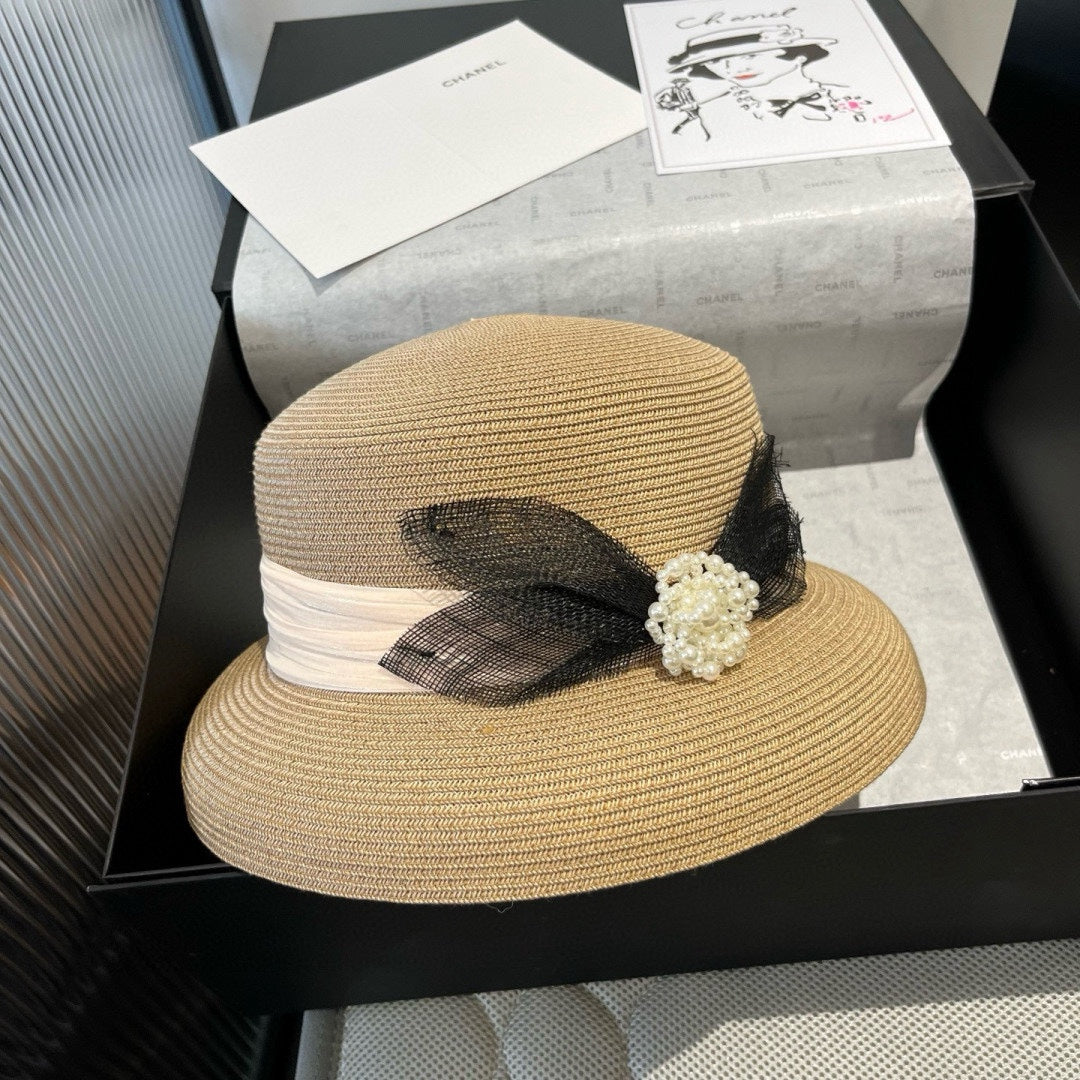 SMALL BRIM HAT MODEL 650348 IN BEIGE WOVEN STRAW