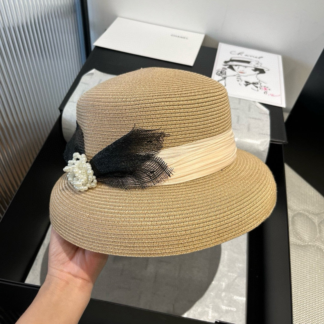 SMALL BRIM HAT MODEL 650348 IN BEIGE WOVEN STRAW
