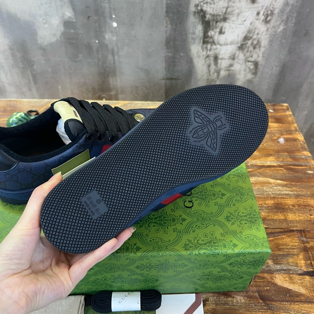 GUC Sneakers