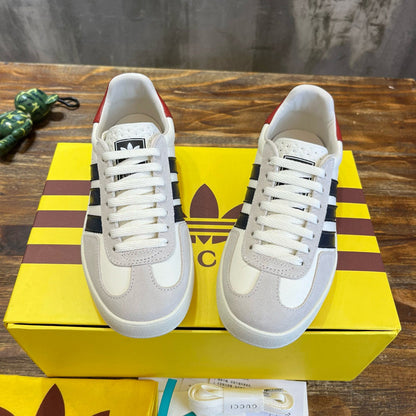 GUC Sneakers