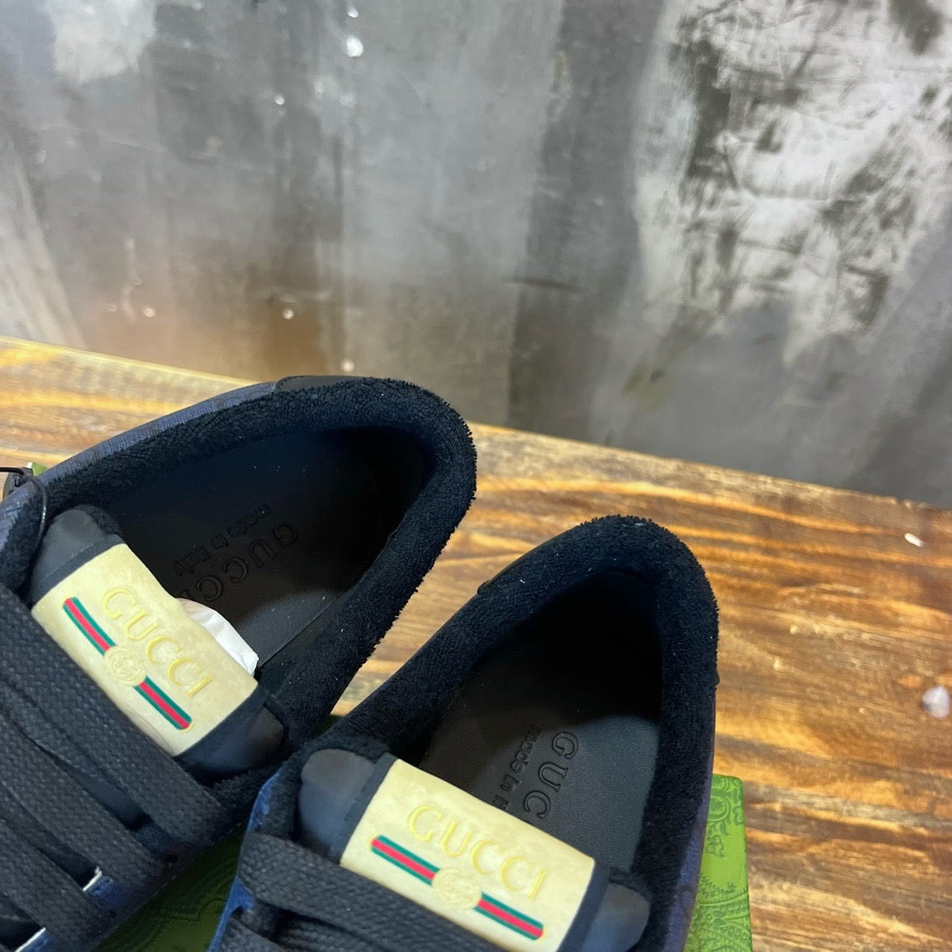 GUC Sneakers