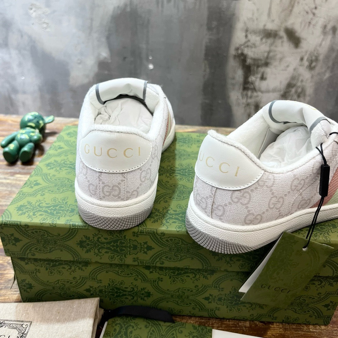 GUC Sneakers