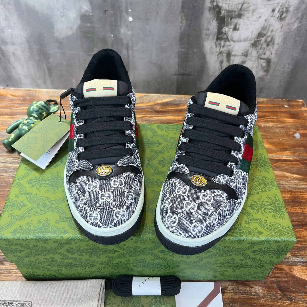 GUC Sneakers