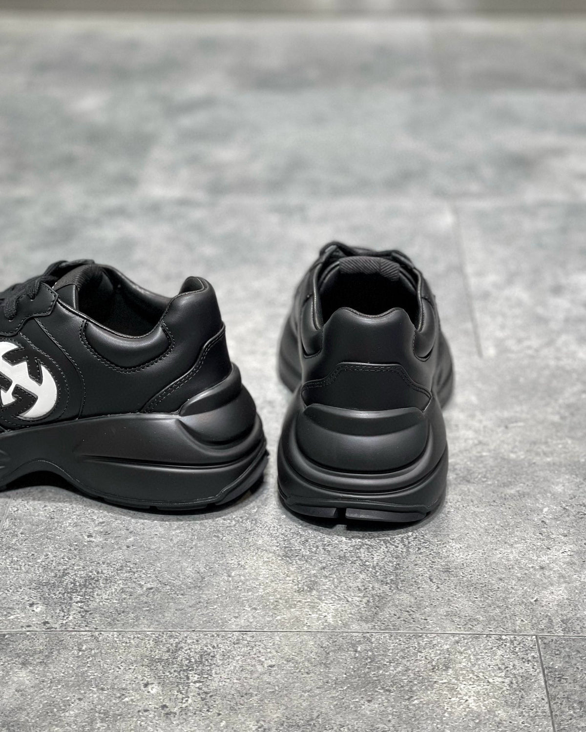 GUC Sneakers