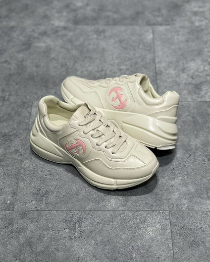 GUC Sneakers