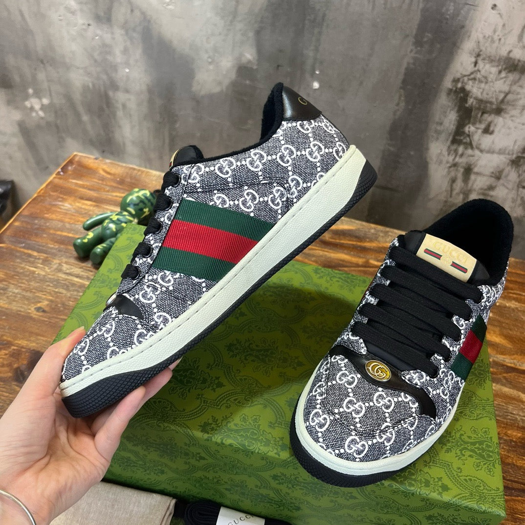 GUC Sneakers