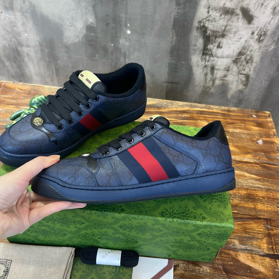 GUC Sneakers