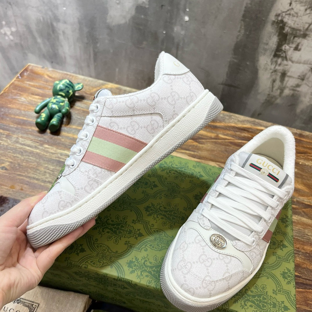 GUC Sneakers