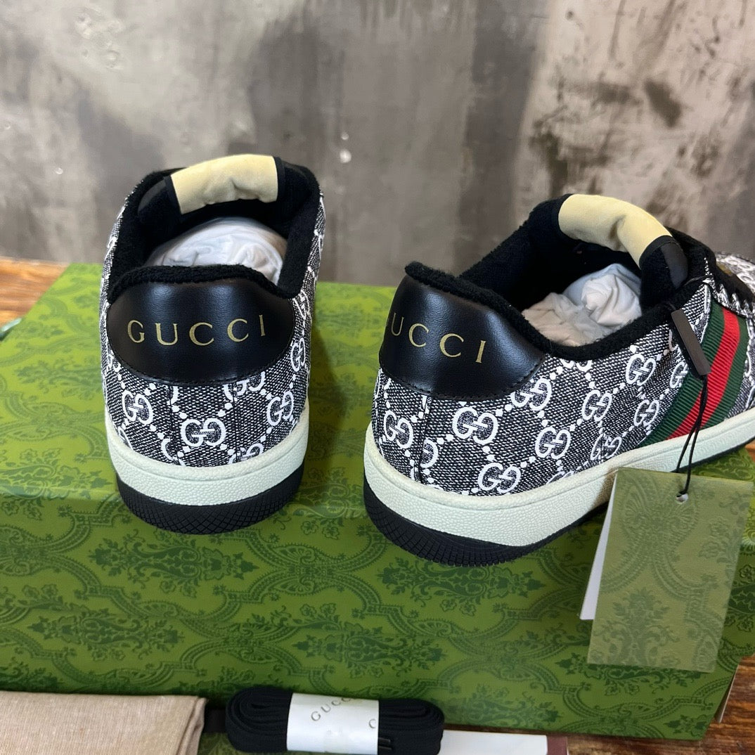 GUC Sneakers
