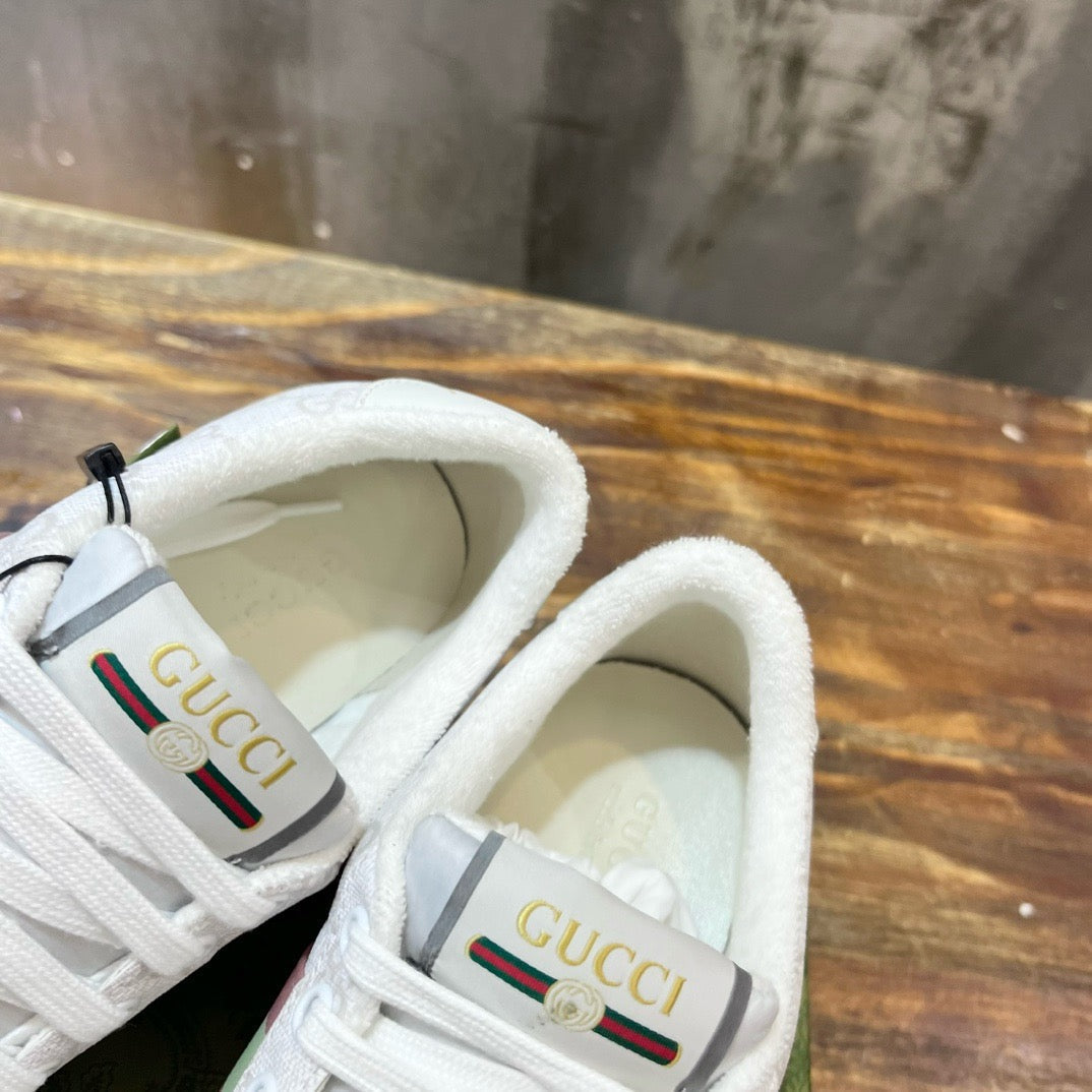 GUC Sneakers
