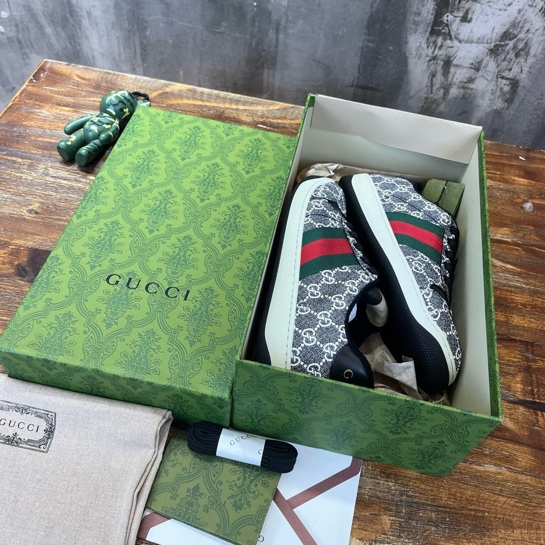 GUC Sneakers