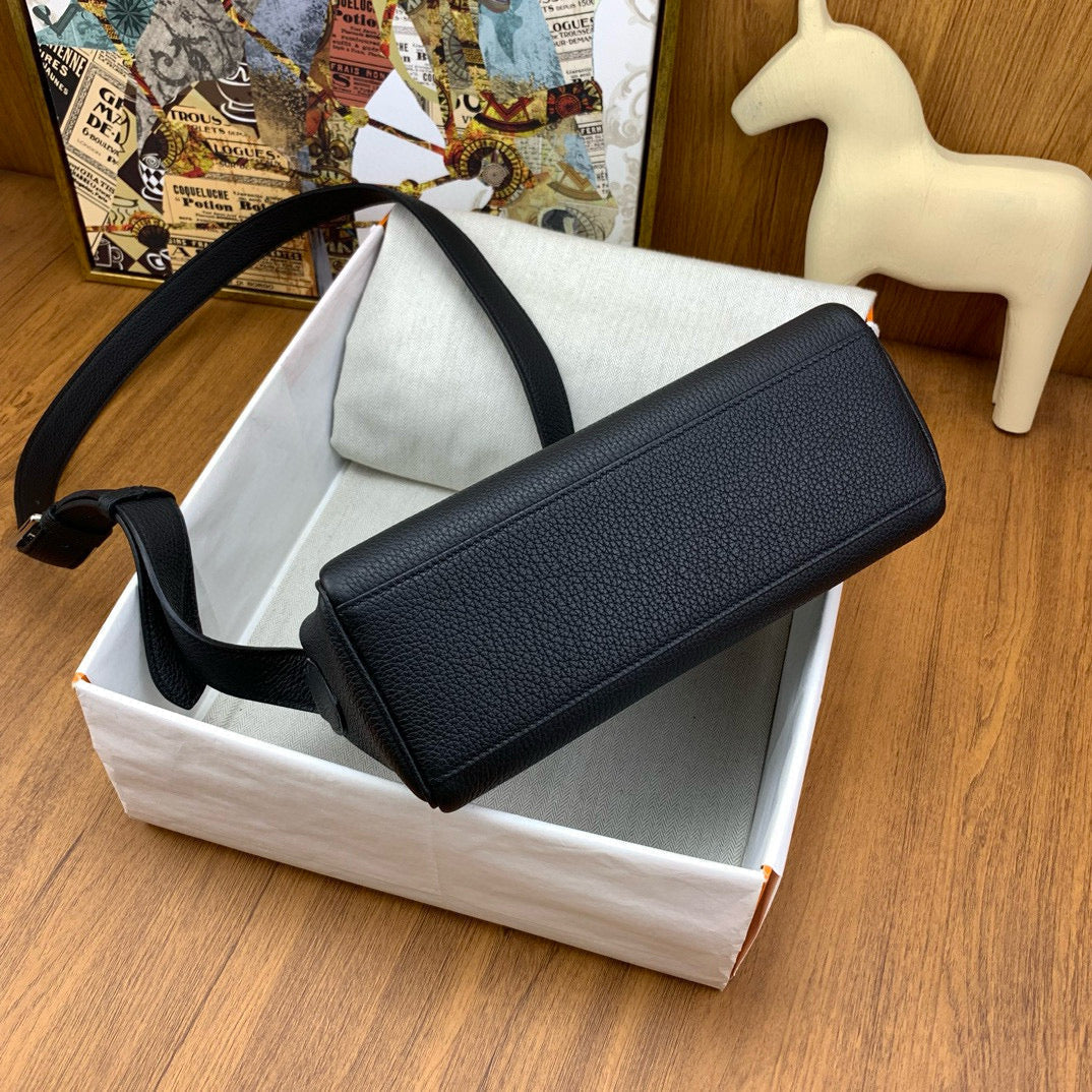 HERM KELLY MESSENGER 25