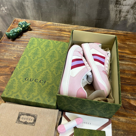 GUC Sneakers