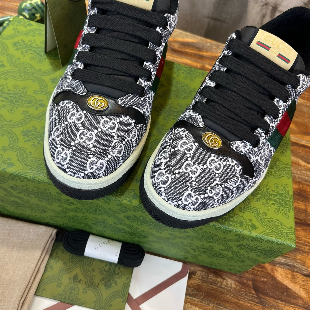 GUC Sneakers
