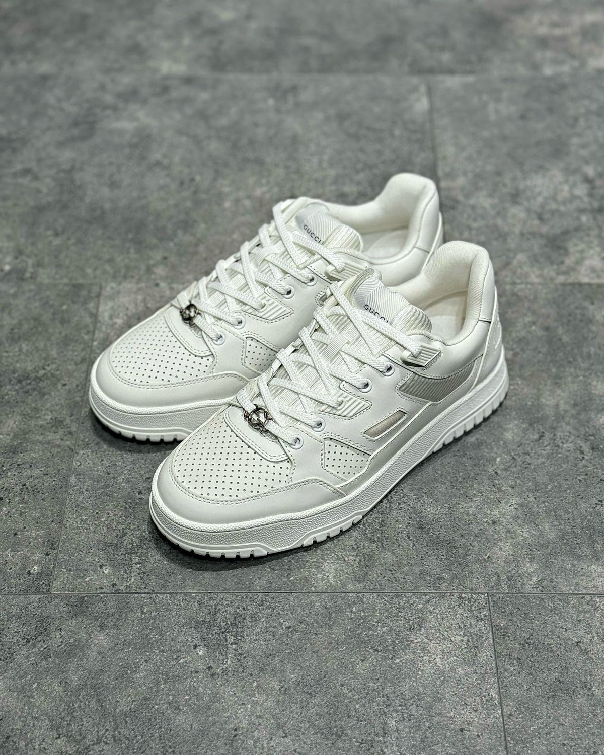 GUC Sneakers