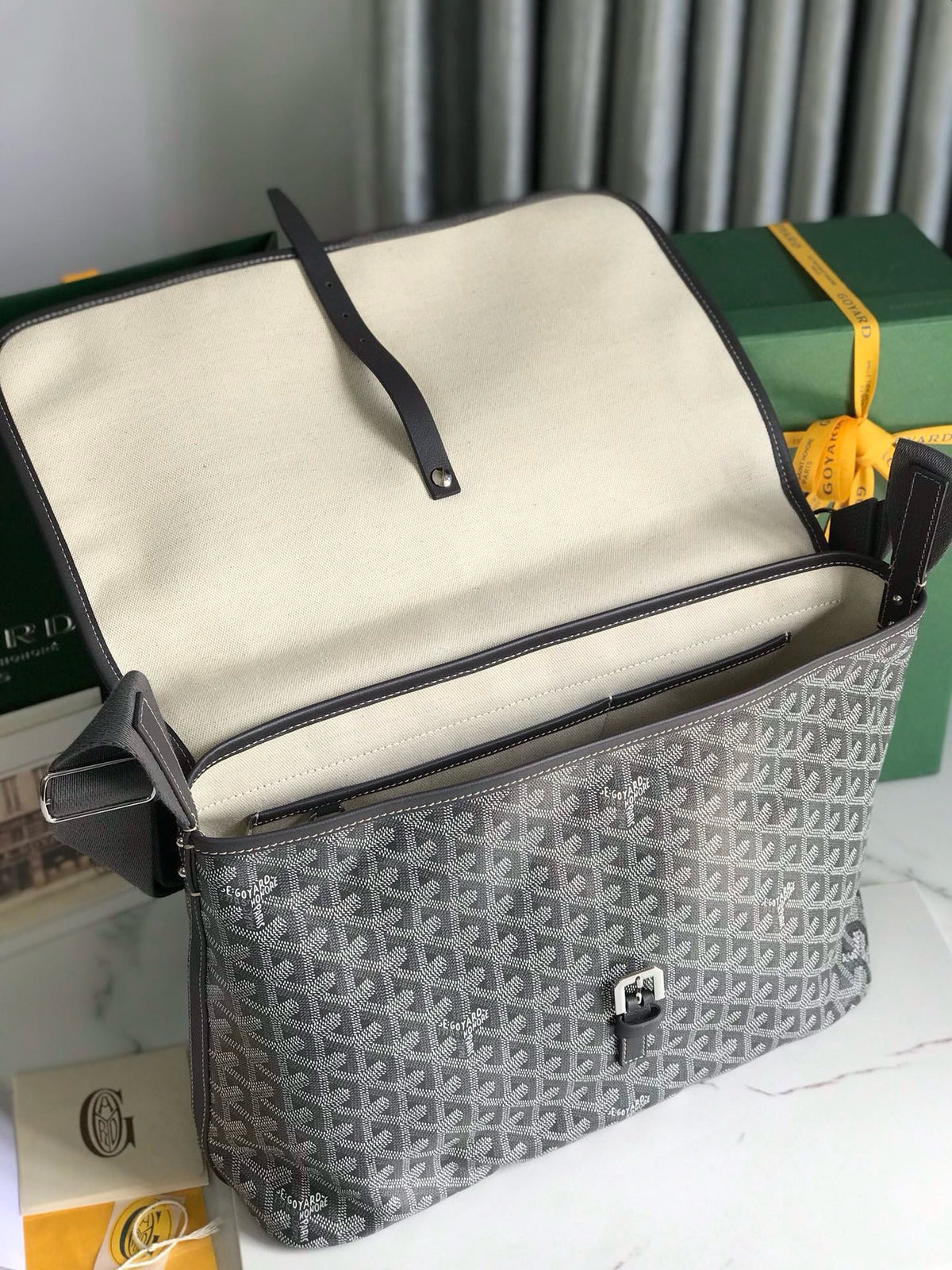GOY Messenger Bag 35x26x7.5cm