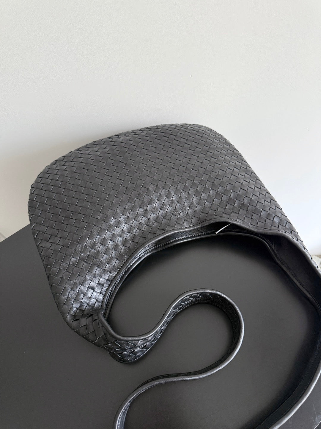 Veneto Black - Medium