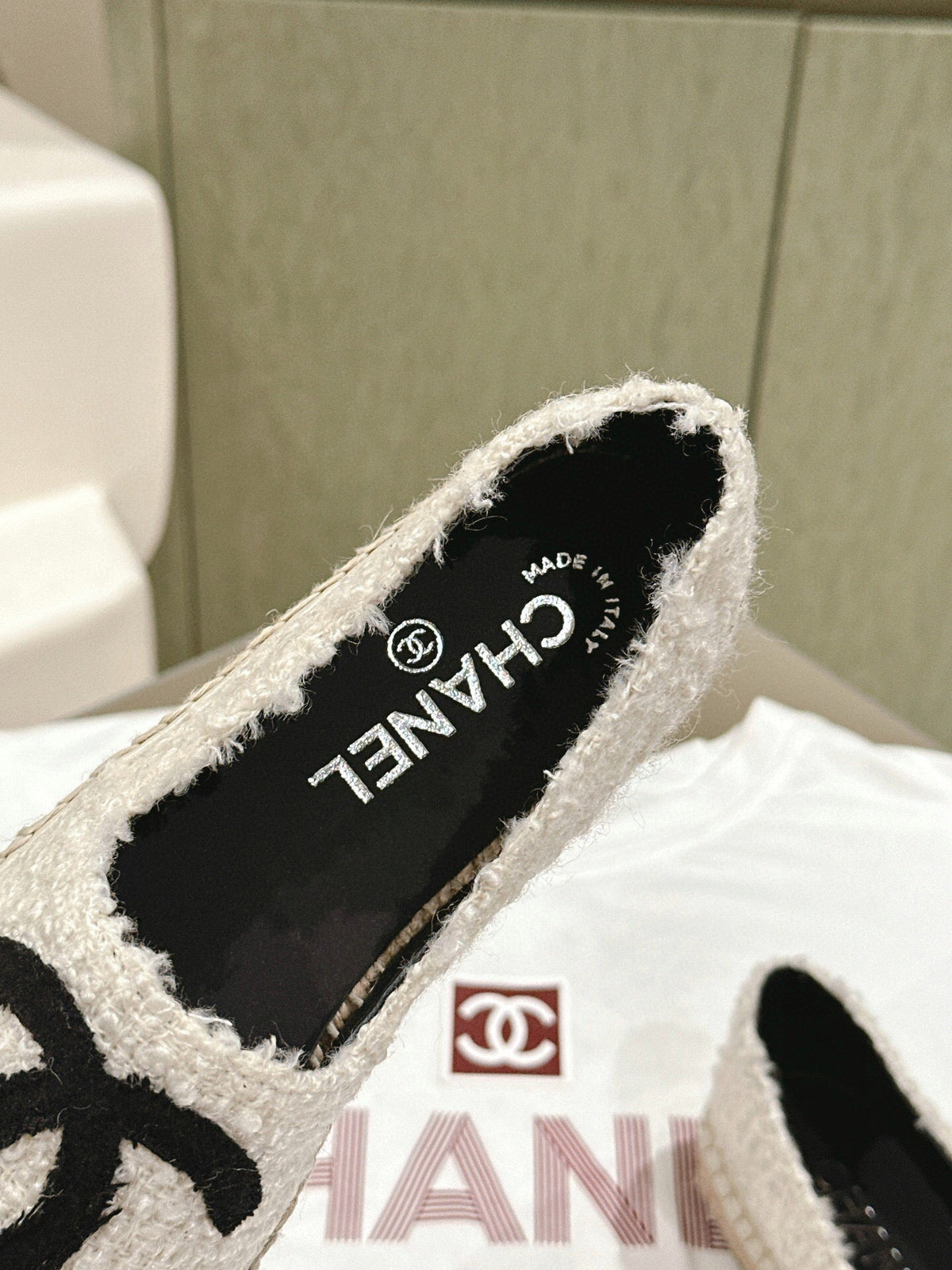 ESPADRILLES LOAFERS IN WHITE TWEED WITH BLACK LOGO