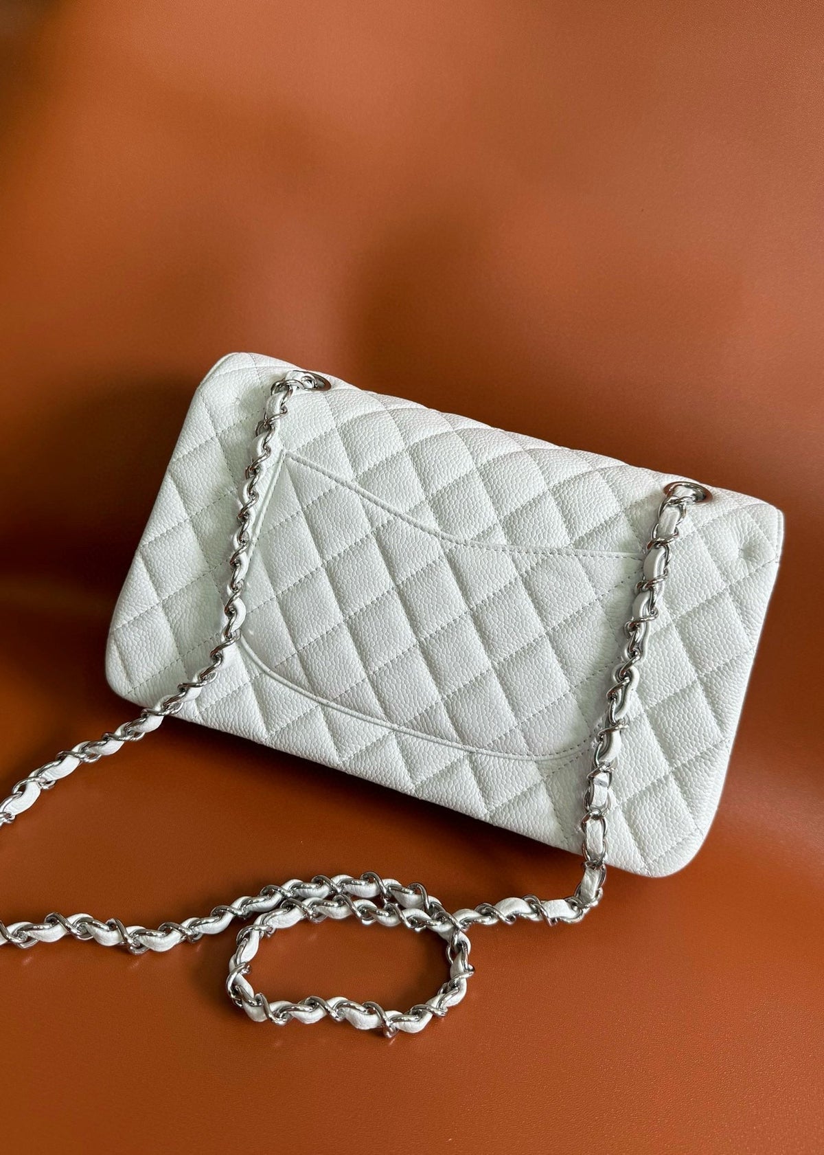 FLAP BAG 25 IN WHITE CAVIAR LAMBSKIN SILVER HARDWARE
