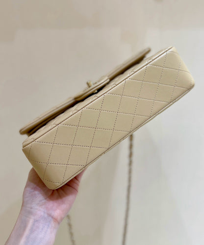 FLAP BAG 25 IN BEIGE LAMBSKIN GOLD HARDWARE