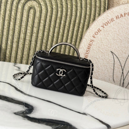 25P VANITY 17 CAVIAR WITH HANDLE METAL IN BLACK CALFSKIN SILVER HARDWARE