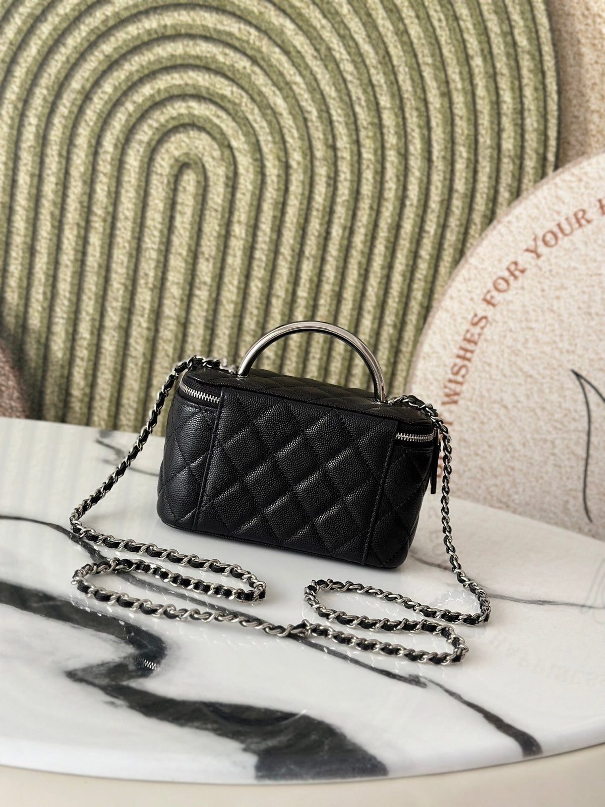 25P VANITY 17 CAVIAR WITH HANDLE METAL IN BLACK CALFSKIN SILVER HARDWARE