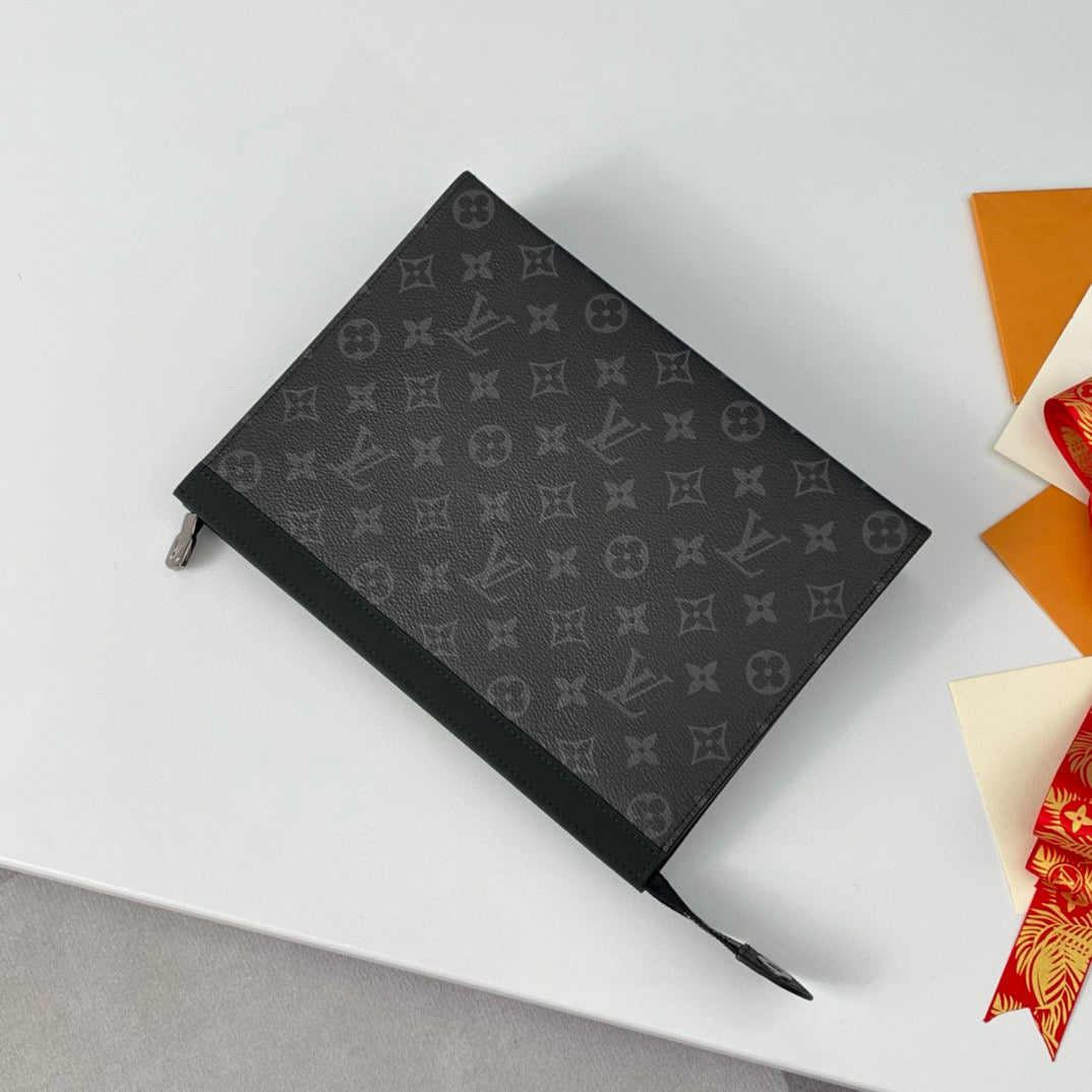POCHETTE VOYAGE MM 26 MONOGRAM BLACK CALFSKIN