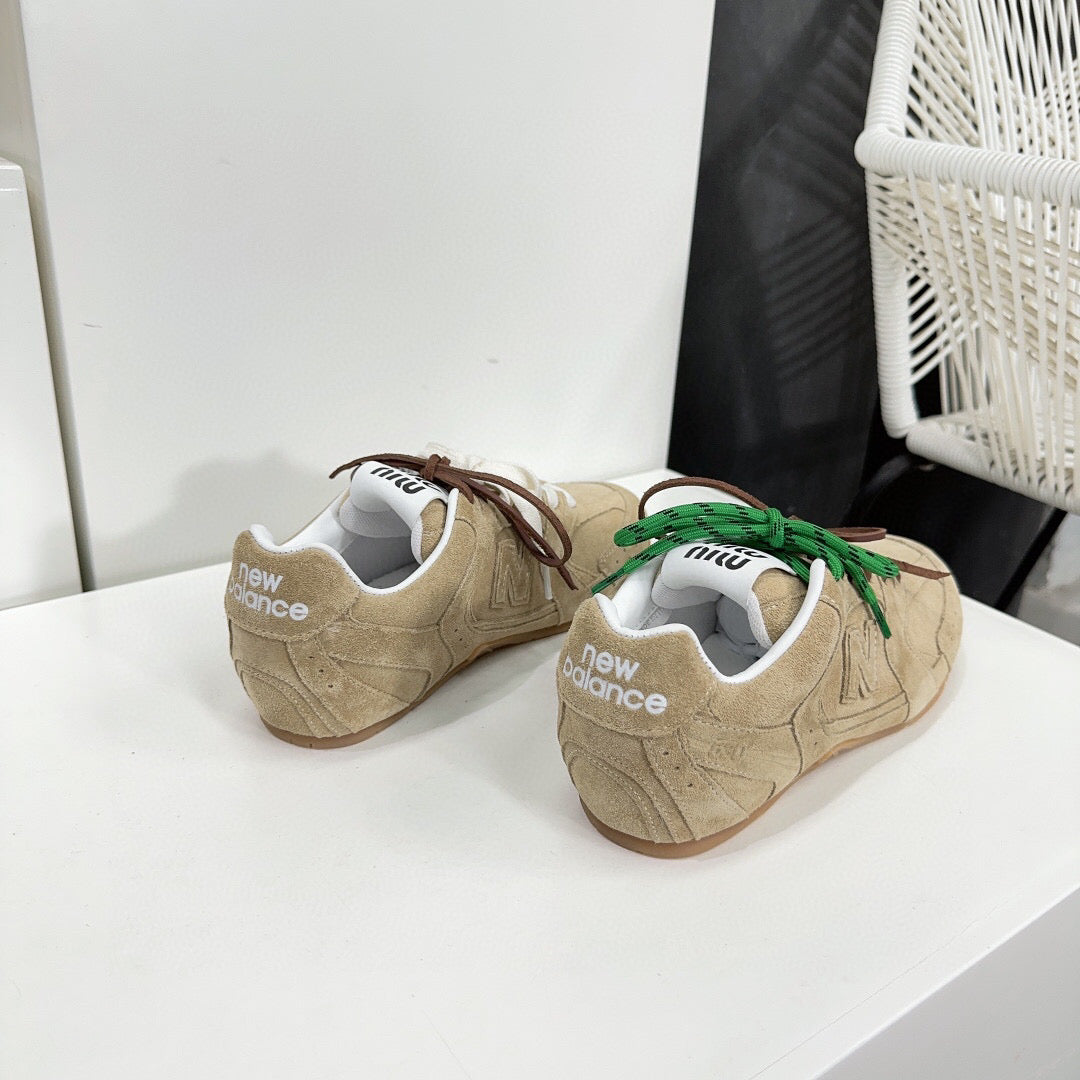 MIUxNEW 530 SNEAKER IN BROWN ECRU SUEDE
