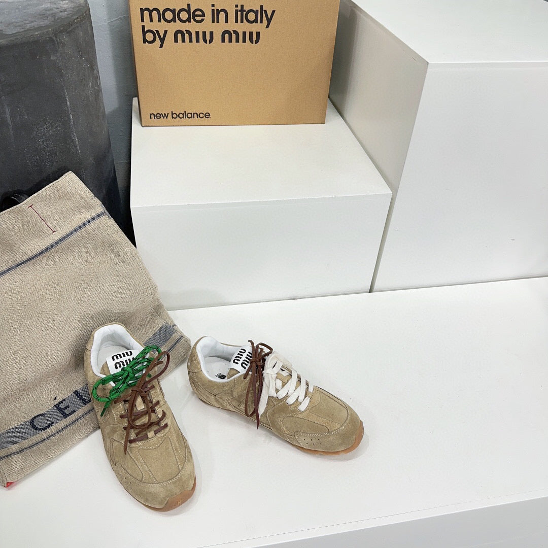 MIUxNEW 530 SNEAKER IN BROWN ECRU SUEDE