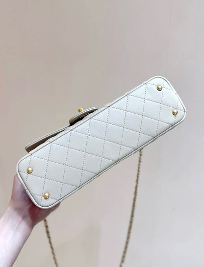 25P KELLY HANDLE BAG 26 IN MILKY WHITE LAMBSKIN GOLD HARDWARE