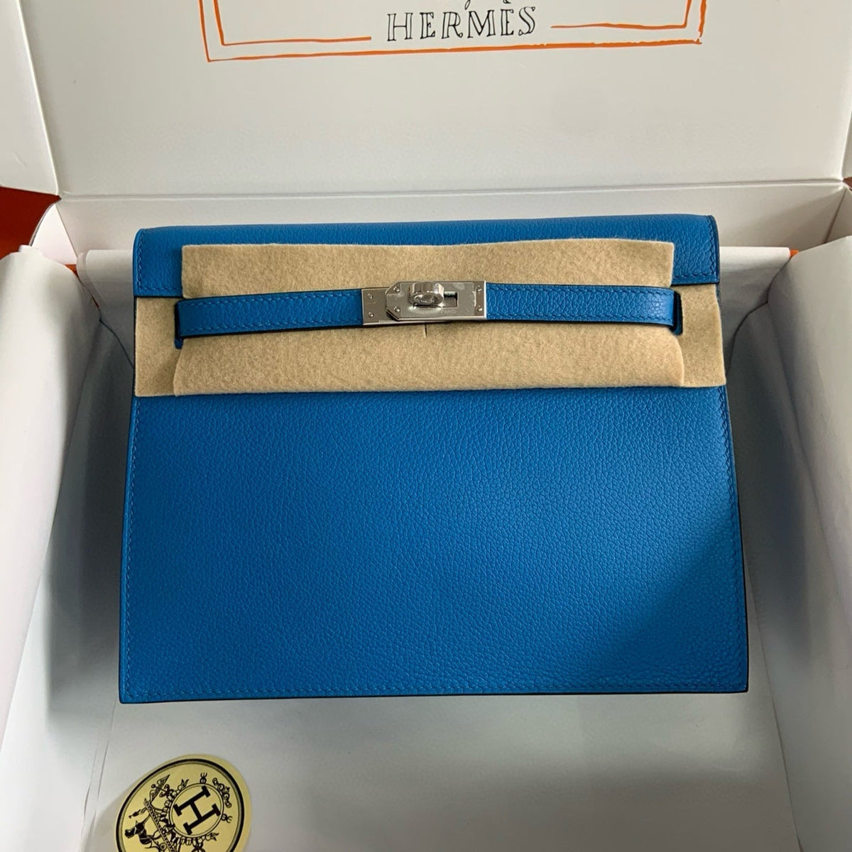KELLY DANSE 22 EVERCOLOR BLUE IN CALFSKIN GOLD HARDWARE