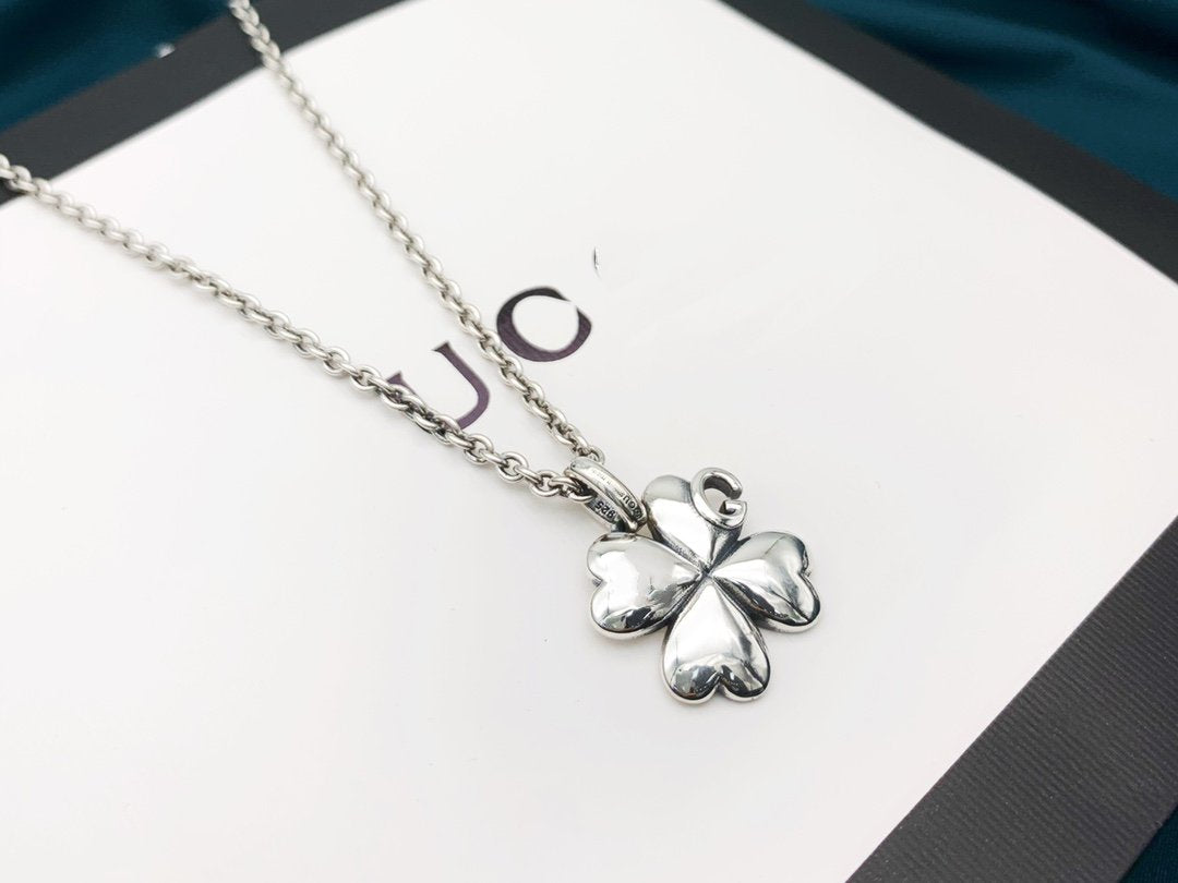 GG SILVER CLOVER NECKLACE