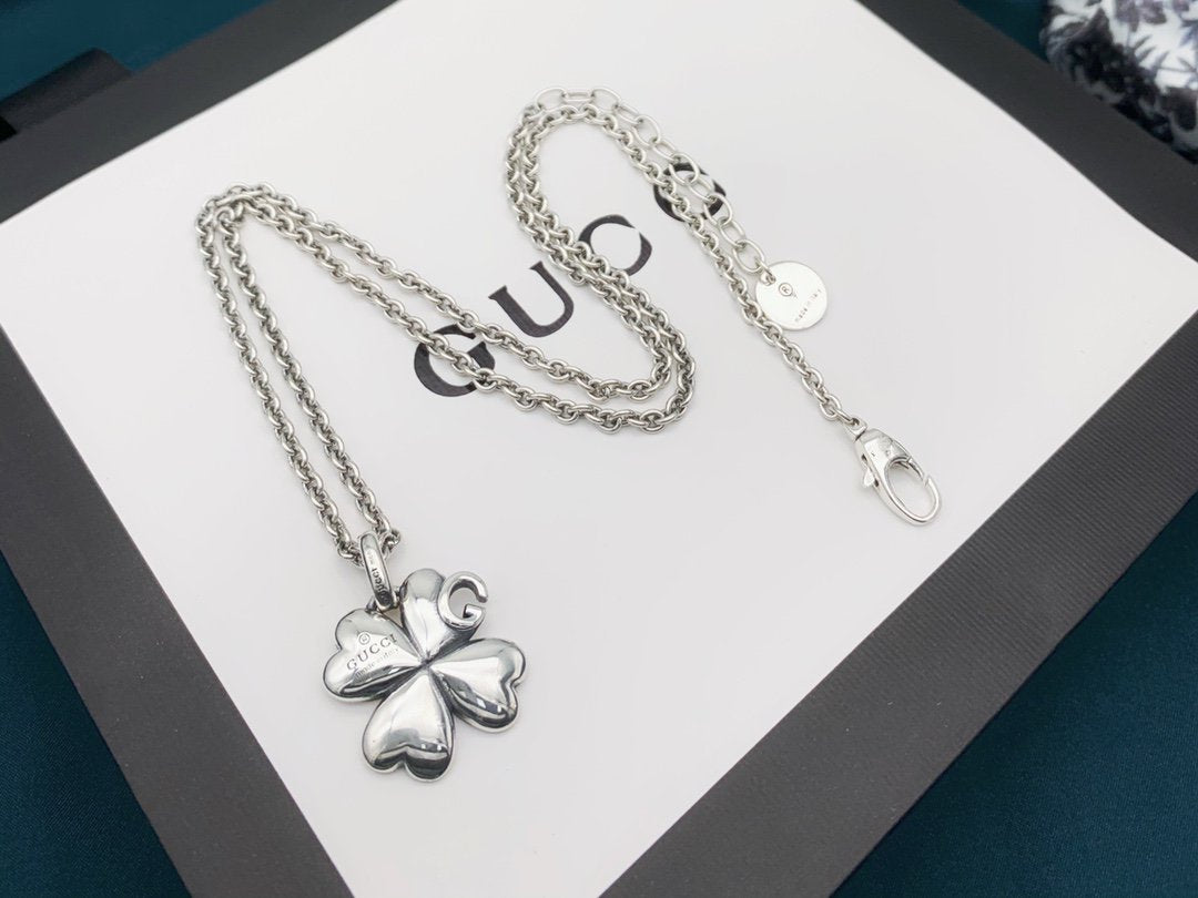 GG SILVER CLOVER NECKLACE