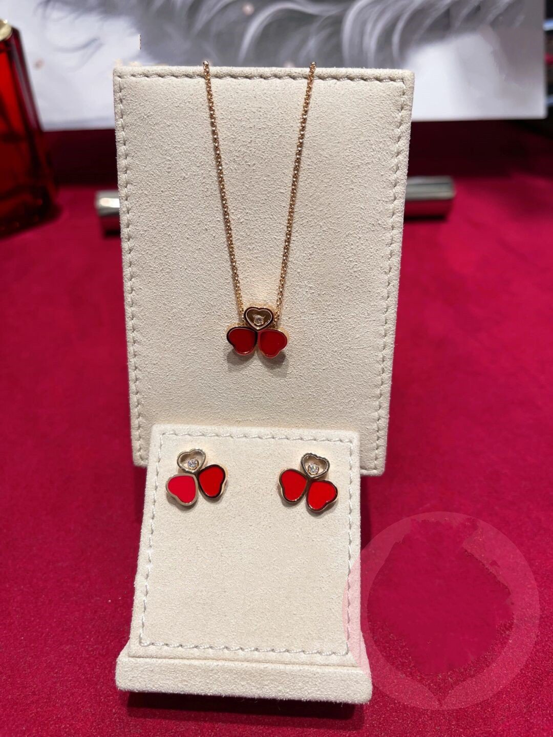 HAPPY WING CARNELIAN NECKLACE 1 DIAMOND