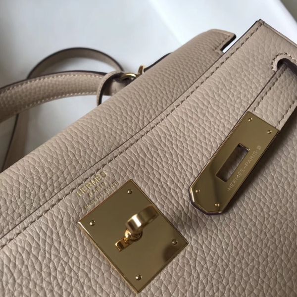 HERM Kelly 28cm Bag In Argile Clemence Leather GHW