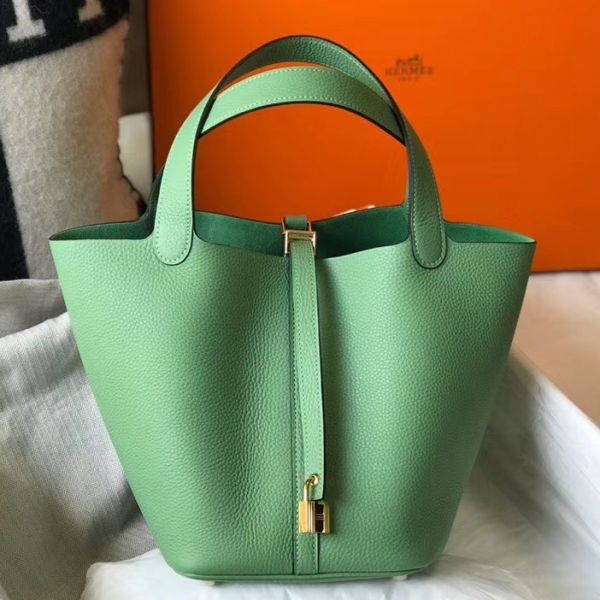 HERM Picotin Lock 22 Bag In Vert Criquet Clemence Leather