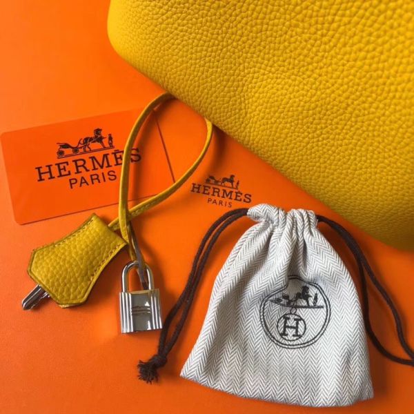 HERM Picotin Lock 22 Bag In Yellow Clemence Leather