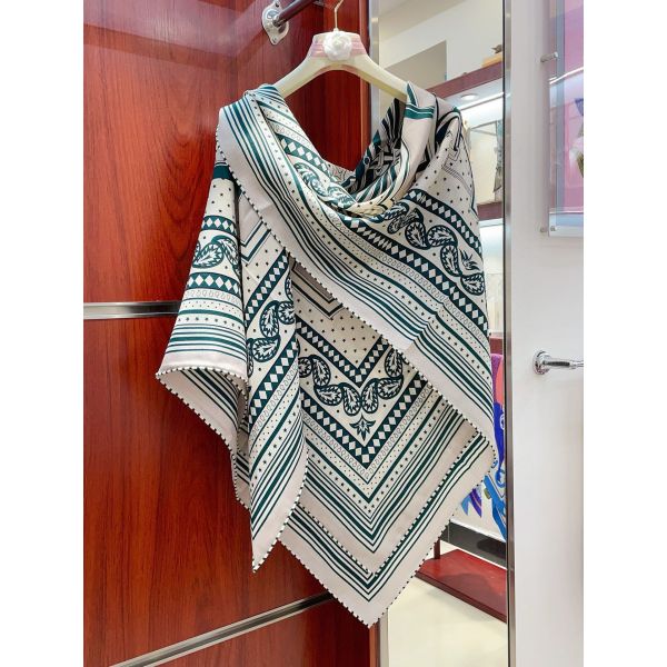 HERM Tourterelle Les Roues de Phaeton Bandana Shawl 140