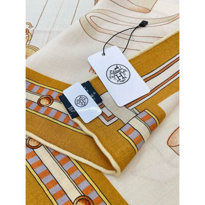 HERM Naturel Lettres Equestres Shawl 140