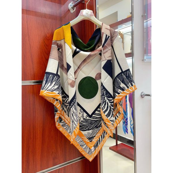 HERM Black/White Cavalier en Formes Shawl 140
