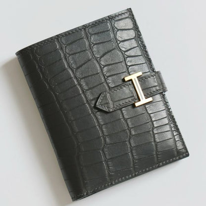 HERM Bearn Compact Wallet in Graphite Matte Alligator Leather