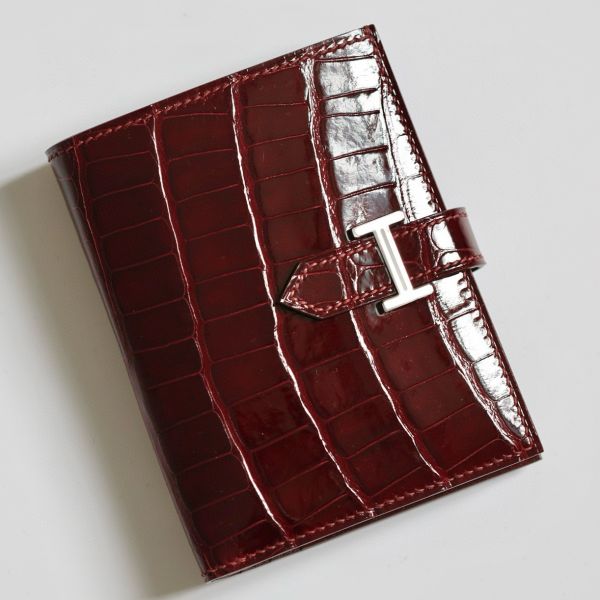 HERM Bearn Compact Wallet in Bordeaux Shiny Alligator Leather
