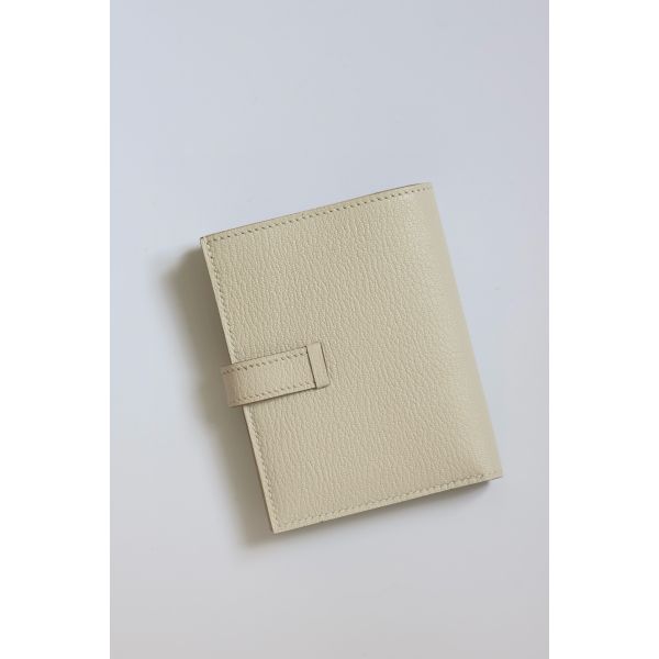 HERM Bearn Compact Handmade Wallet in Craie Chevre Mysore Goatskin
